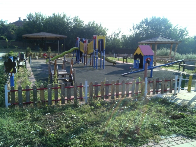 Детски площадки и паркове- с. Михайлово